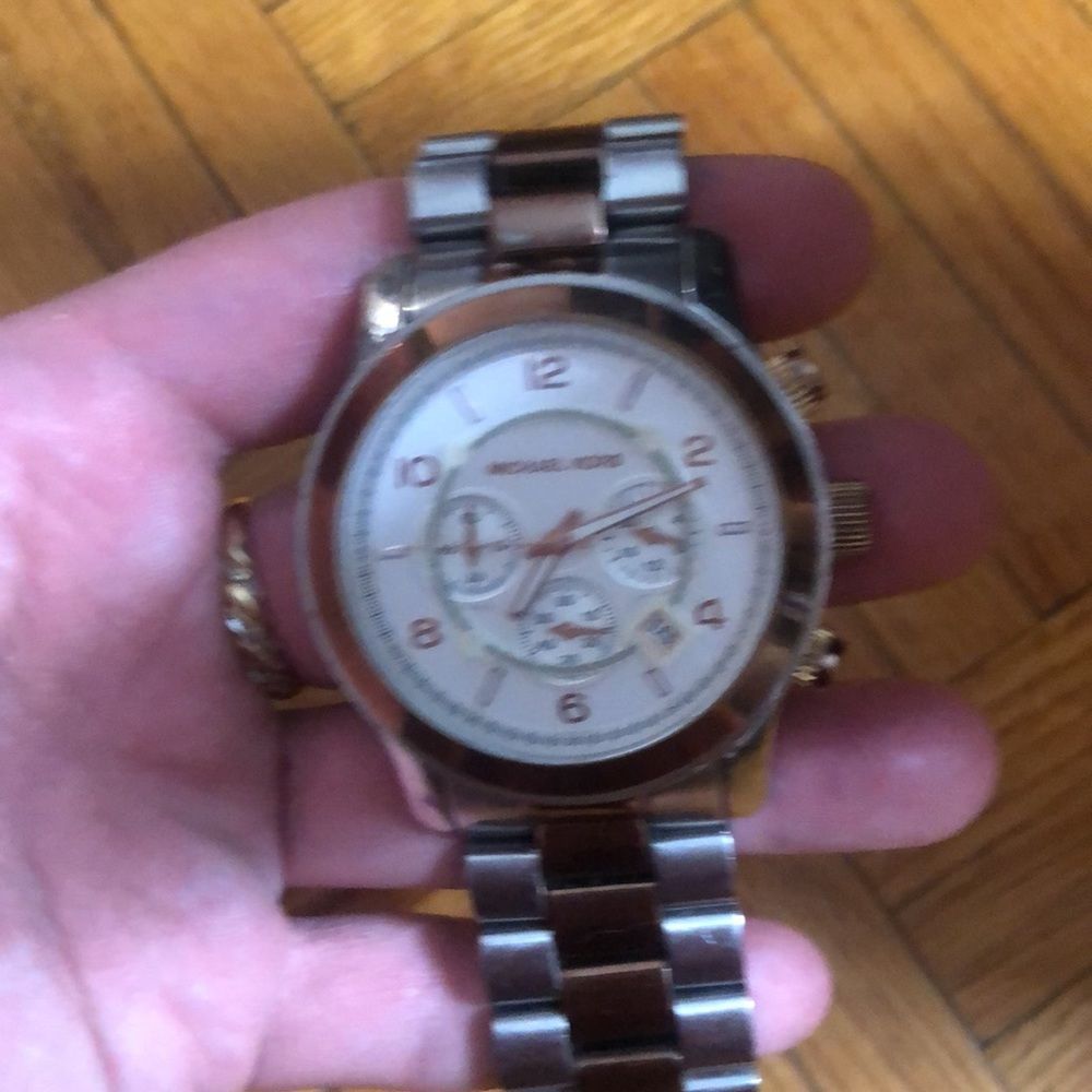 Big face ladies Michael Kors watch - Picture 2 of 6